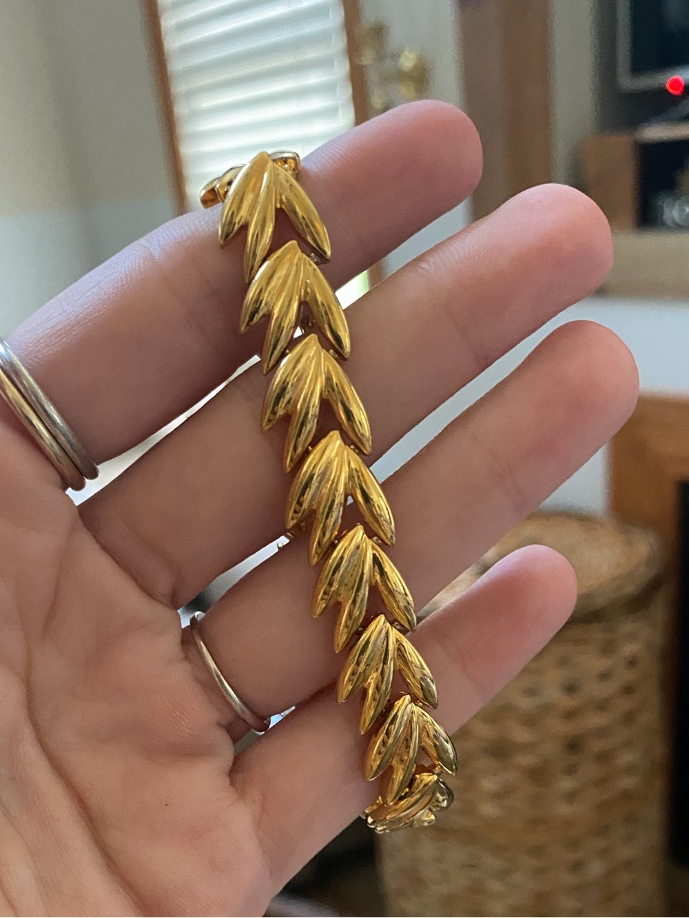 Vintage Trifari Gold-Tone Leaf Link Bracelet - Elegant Women’s Jewelry